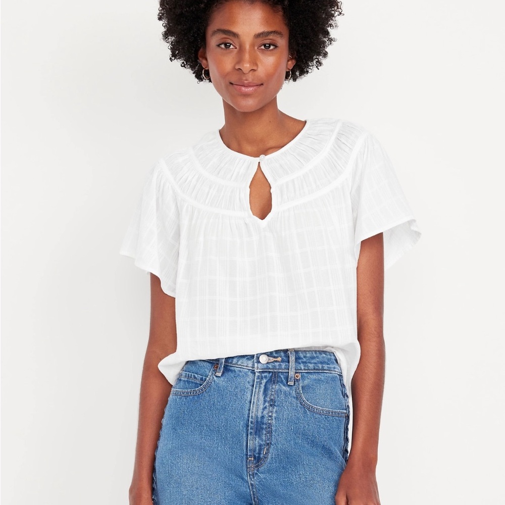 Flutter Sleeve Dobby’s White Top